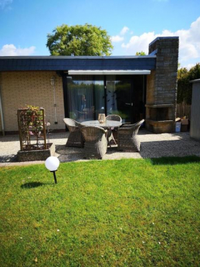 Ferienhaus in Tossens mit möblierter Terrasse